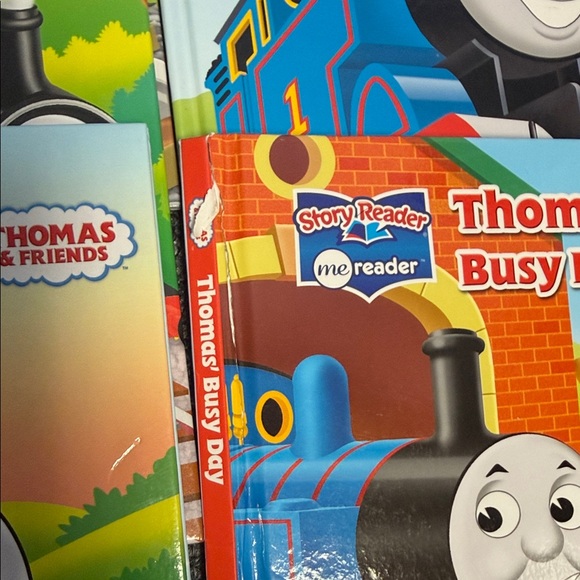 Thomas & Friends Storybook Collection - Blue and Red - Picture 5 of 5
